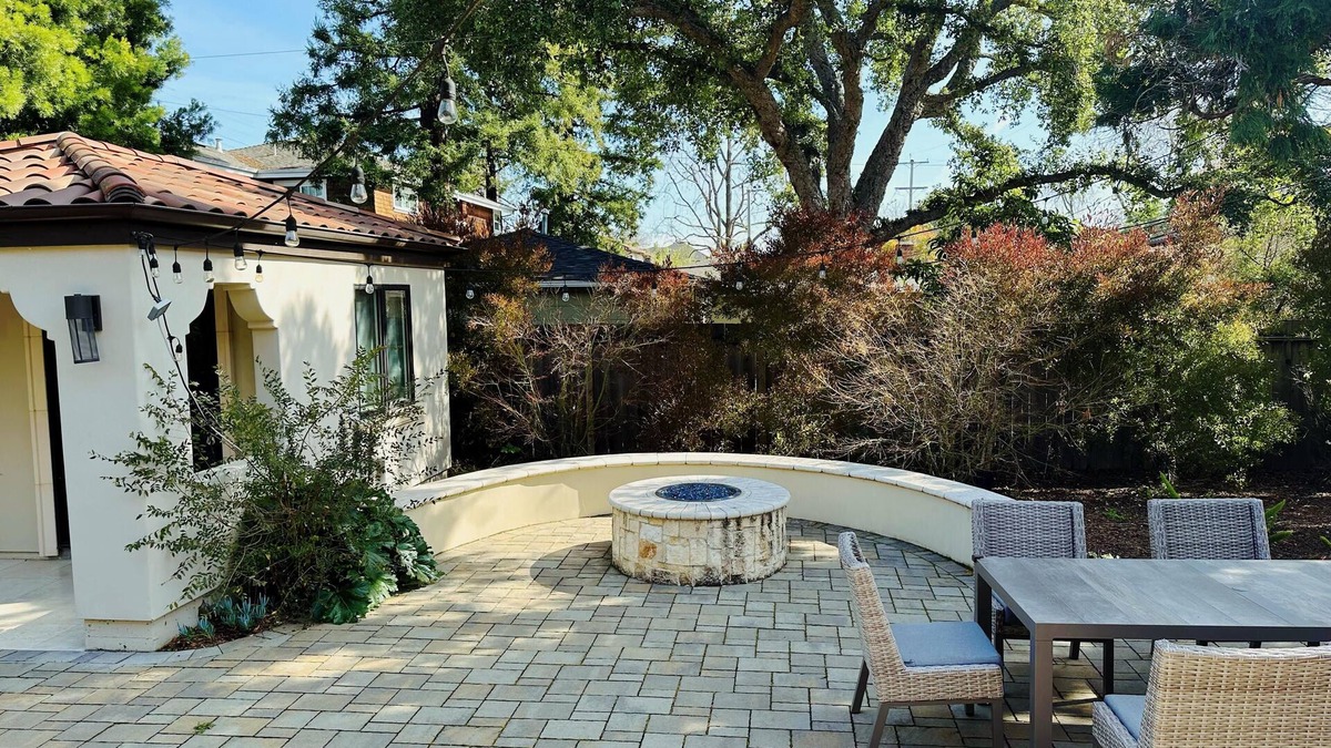Midtown House | Guesthouse with firepit near Stanford FB GOOG
