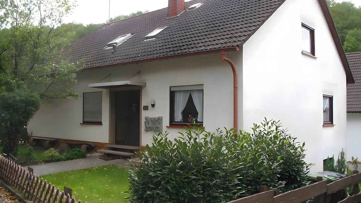 Finnentrop House | Guesthouse with Shared Garden and Wi-Fi