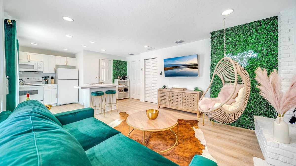 Southwest House | Guesthouse with Fenced Yard- Palm Wave Says