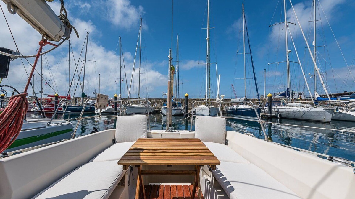 Leixões Boat Rental | GuestReady - BlackBird - Sailboat Experience
