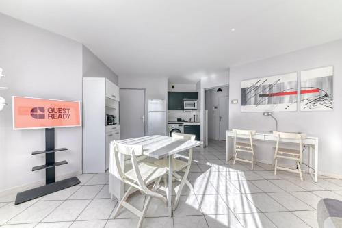 Yves Farge - Le Fleuve Apartment | GuestReady - Comfort & Charm in Lyon’s Heart