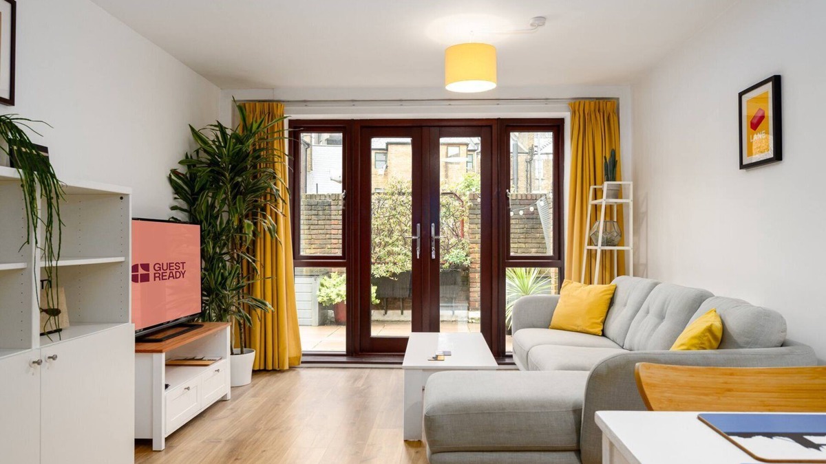 Spitalfields Apartment | GuestReady - Contemporary living in London