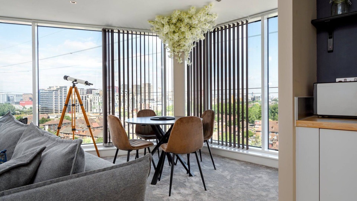 Docklands Apartment | GuestReady - London's Elegant Escape