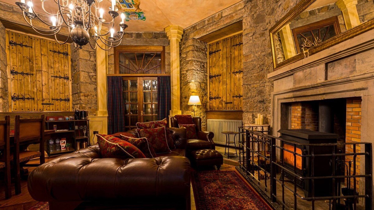 Longcroft Apartment | GuestReady - Luxe Craigiehall Temple in Edinburgh