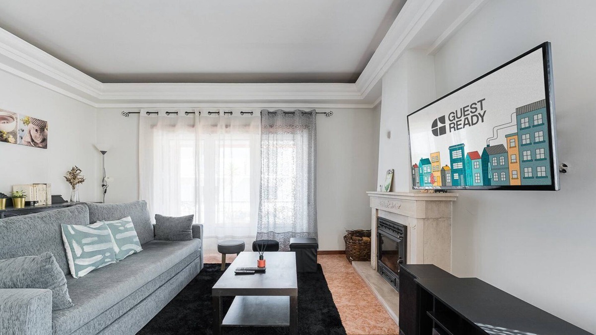 Coimbra House | GuestReady - Wild Stork House