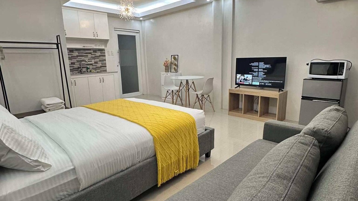 Subic Apartment | Guestroom 2 -3rd Flr. Barretto Olongapo, near beach & Inflatable Island