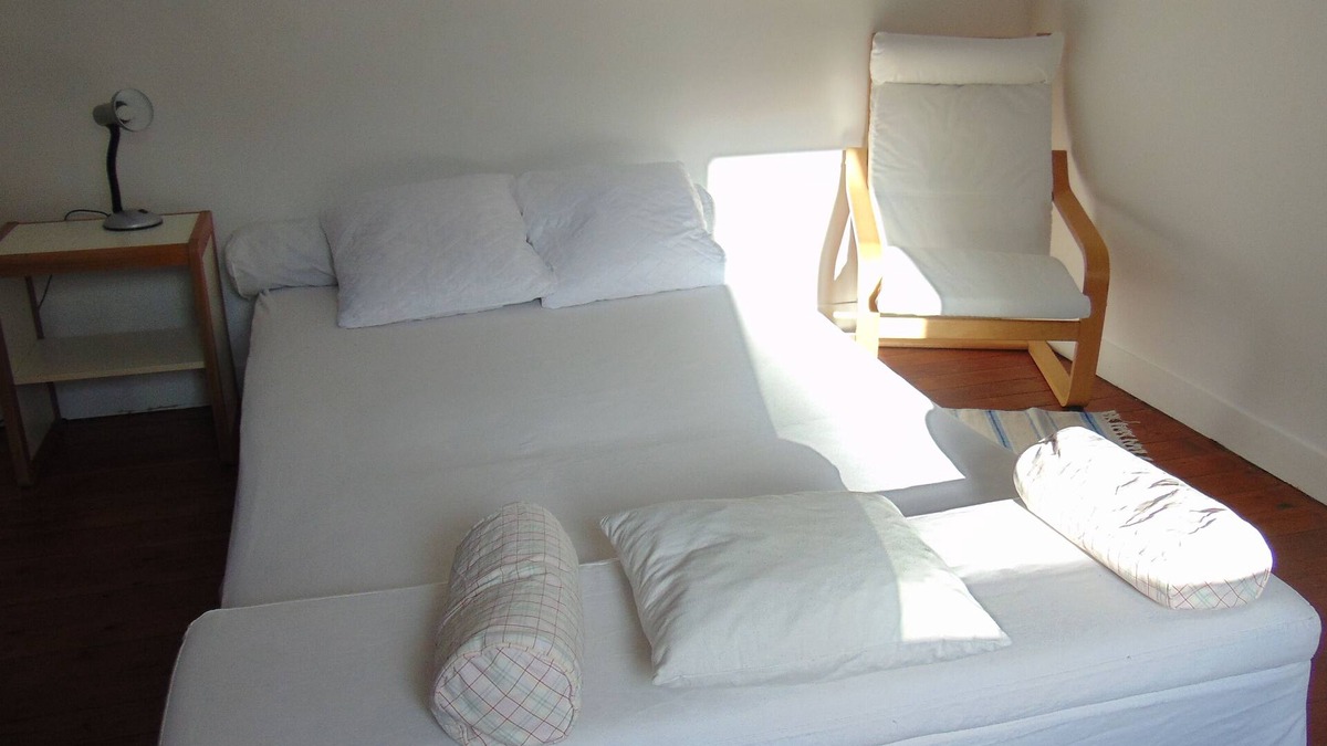 Petit-Couronne House | guestroom
