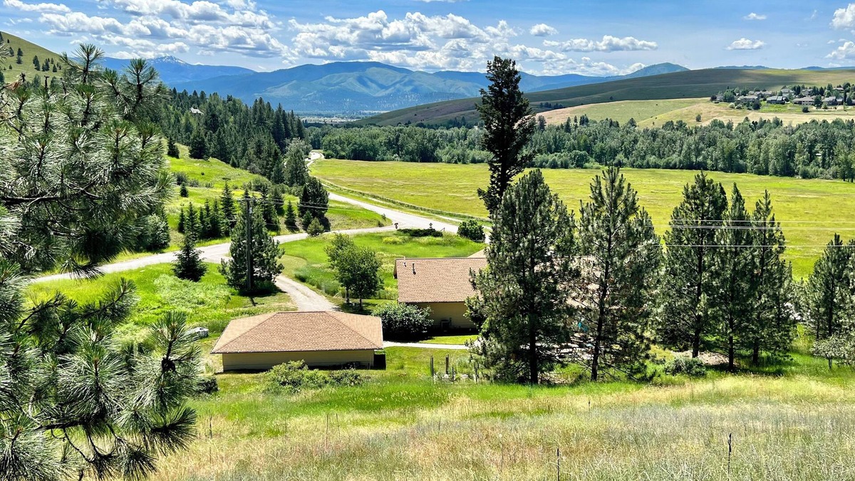 Missoula Apartment | Guests Say: "METICULOUSLY CLEAN" and "ABSOLUTELY BEAUTIFUL!"