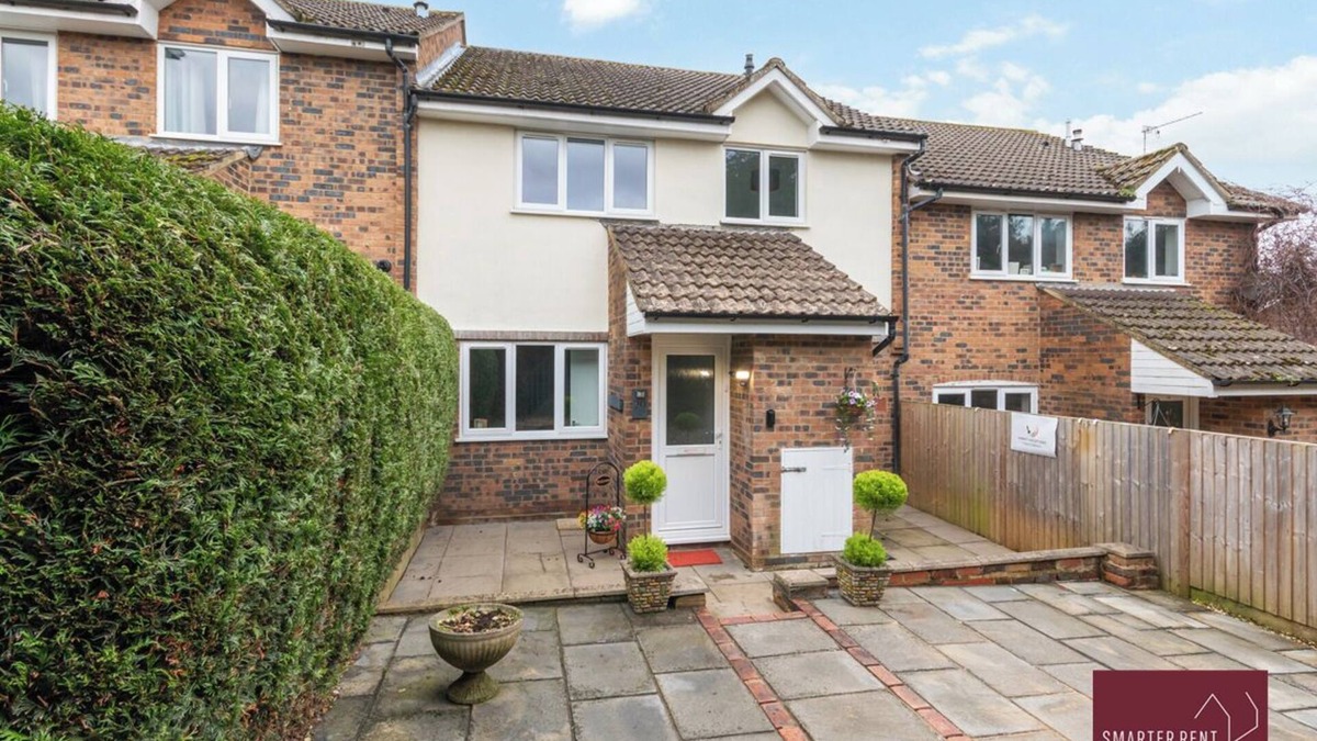 Guildford House | Guildford - Two Bedroom House with Garden