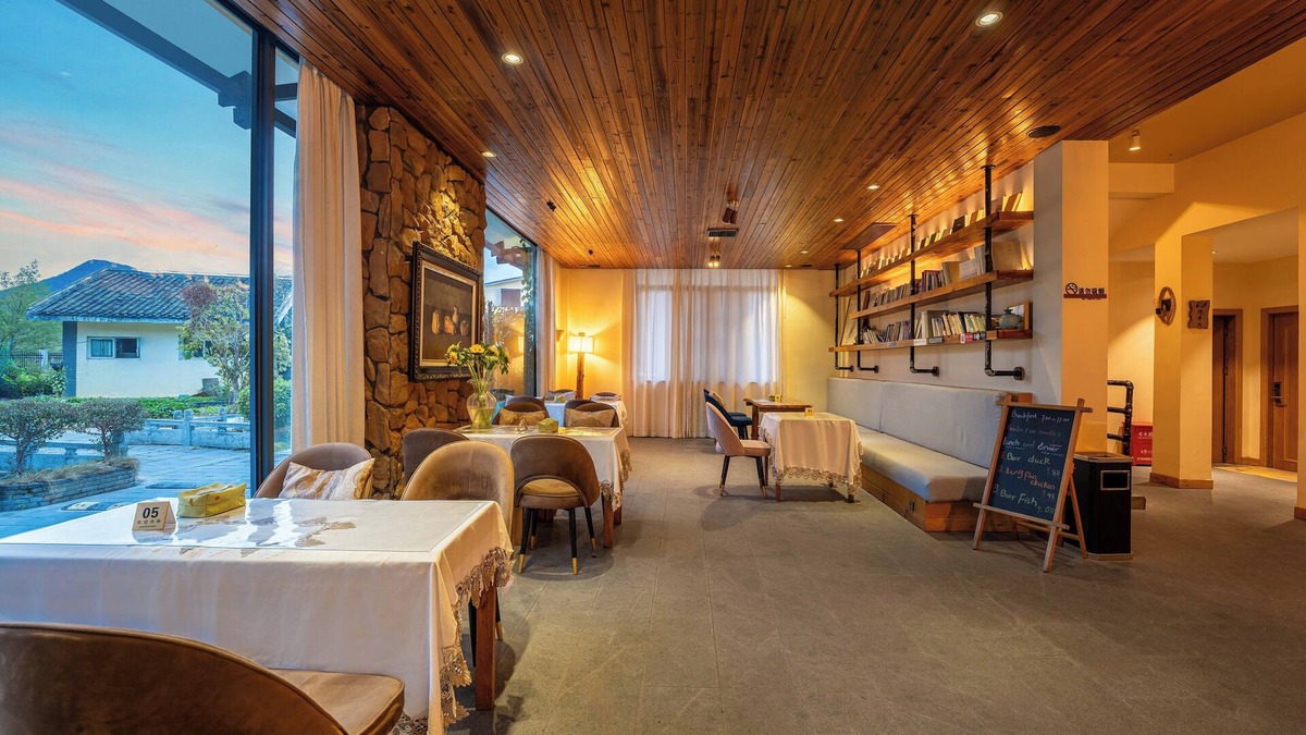 Xiufeng Hotel | Guilin Village Creek Inn