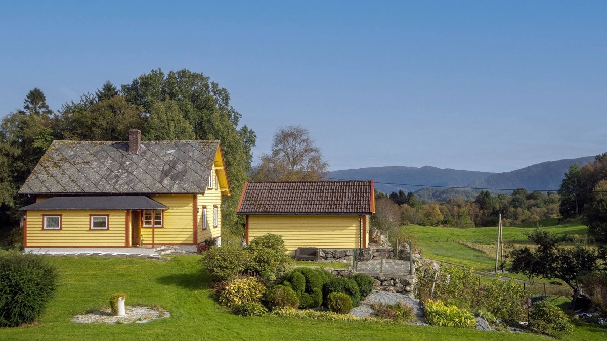 Tysnes House | Gulehuset by Interhome