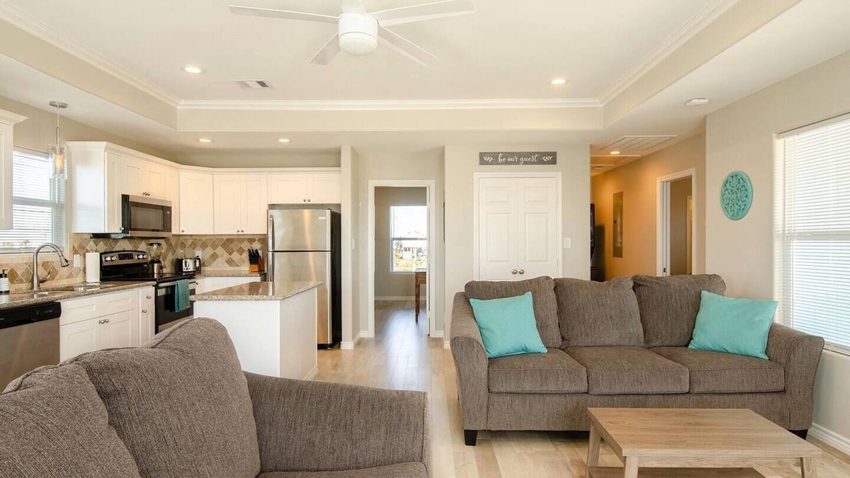 Crystal Beach House | Gulf Breeze - 2 bedroom, 2 bath home that sleeps 6 - Beach & The Gulf Breeze!