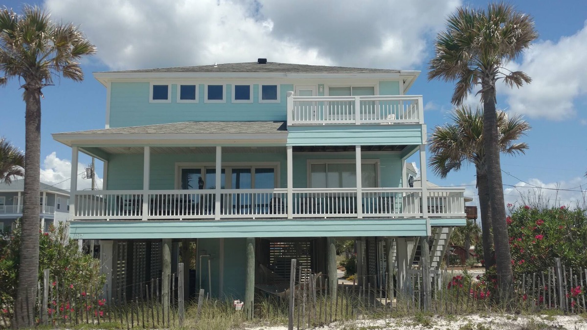 Villa Primera House | GULF FRONT PENSACOLA BEACH 4BD/3BA POOL 🐾PETS