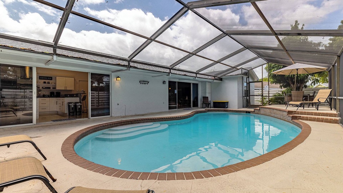 Bradenton House | Gulf Shores - Heated Pool Home near Anna Maria Island - Beaches