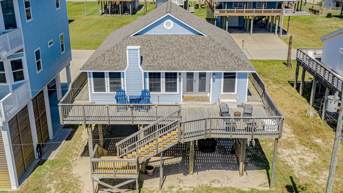 San Luis House | Gulf-view haven steps to ocean with huge deck, WiFi, & AC - dogs & snowbird OK