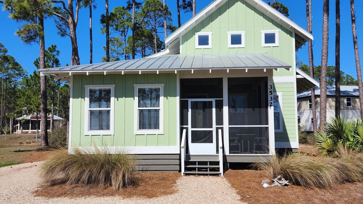 Carrabelle House | Gulf Views From Front Porch! Pet-Friendly Cottage with Kayaks & Community Pool