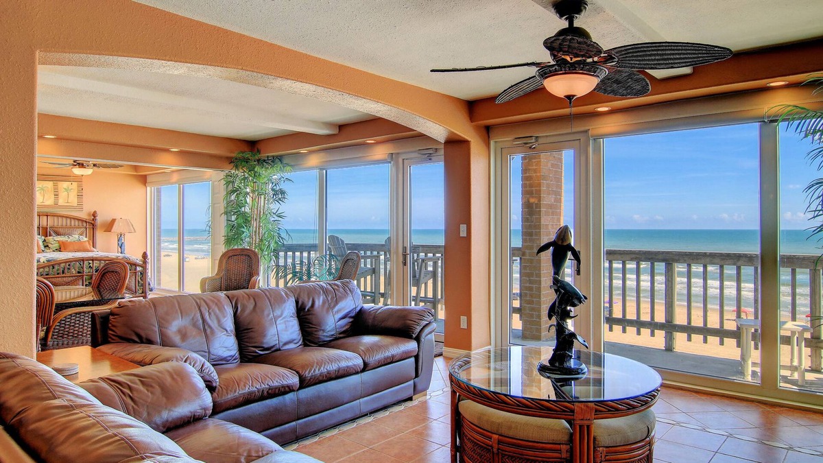 Corpus Christi Condo | Gulfstream Condos Unit 612 | Penthouse on the Beach | Heated Pool & Hot Tub