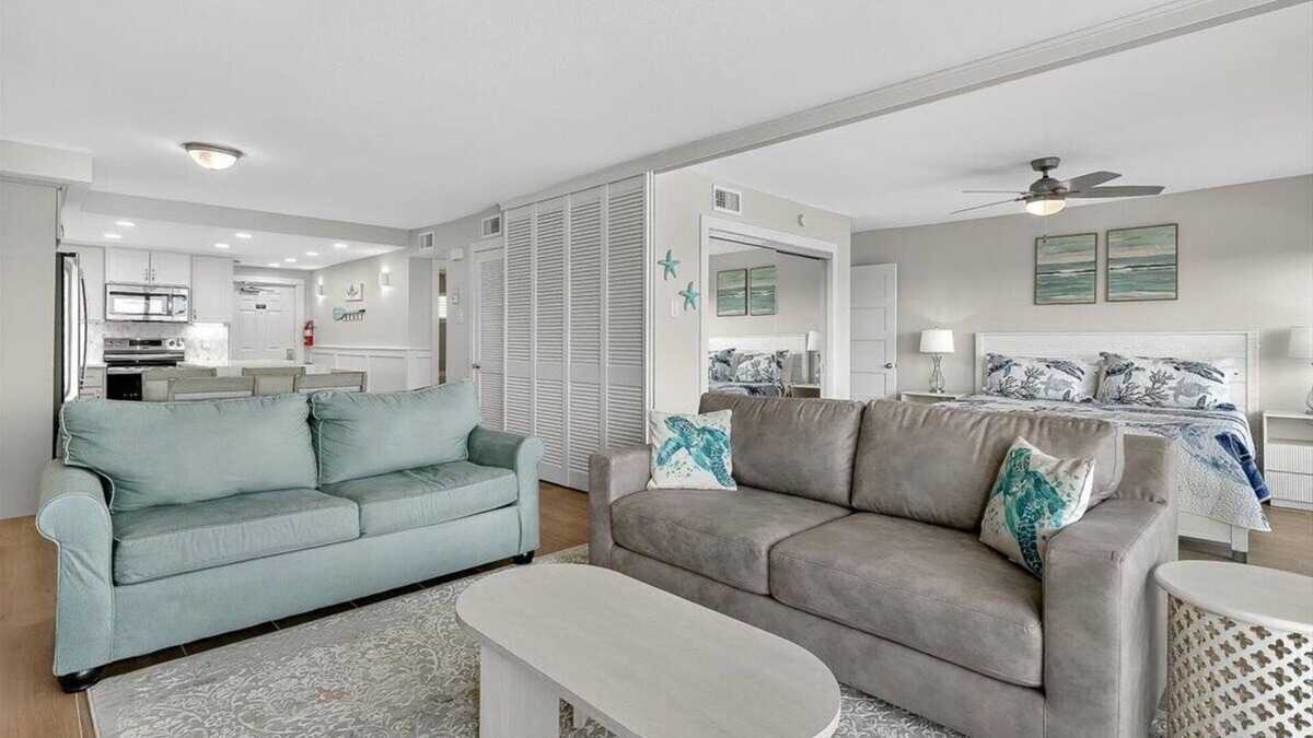 Corpus Christi Condo | Gulfstream Condos Unit 504 | Pool, Hot Tub & BBQ Areas | Private Balcony