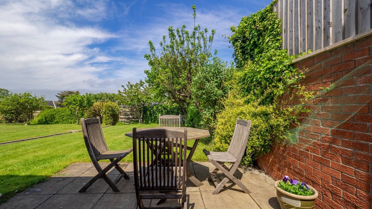 Gullane Apartment | GULLANE- Superb holiday home with balconies overlooking golf course and sea