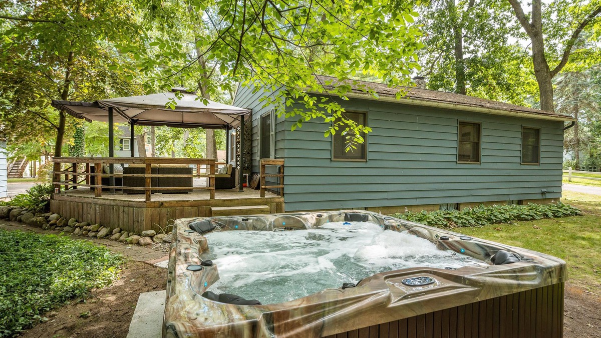 Shelbyville House | Gun Lake 4 BD/2BA Home w/Hot Tub Near Casino/Winery