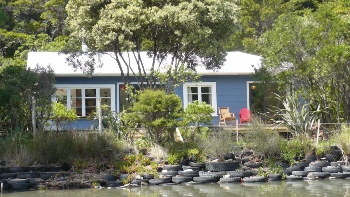 Collingwood House | Gunado - a cosy kiwi bach.