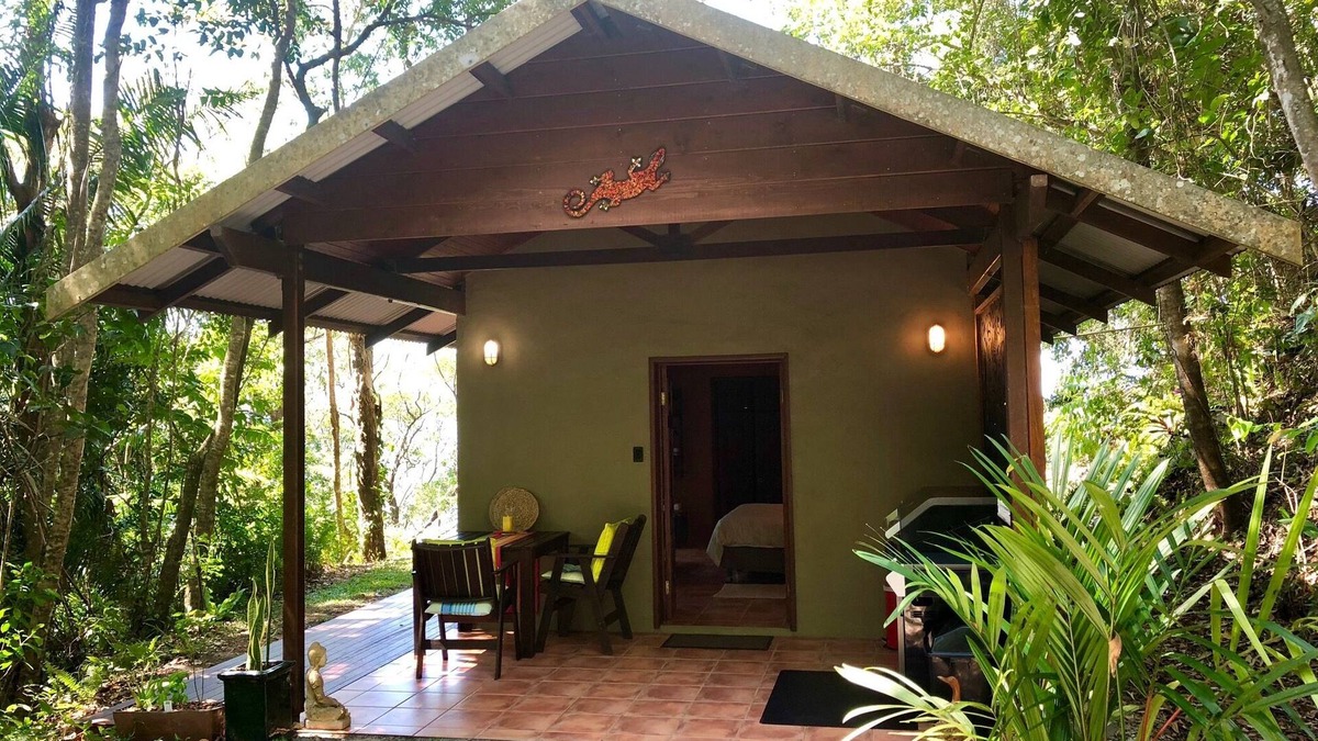 Rocky Point Cabin | Gunnadoo - Ocean View Hut with jacuzzi private rainforest setting