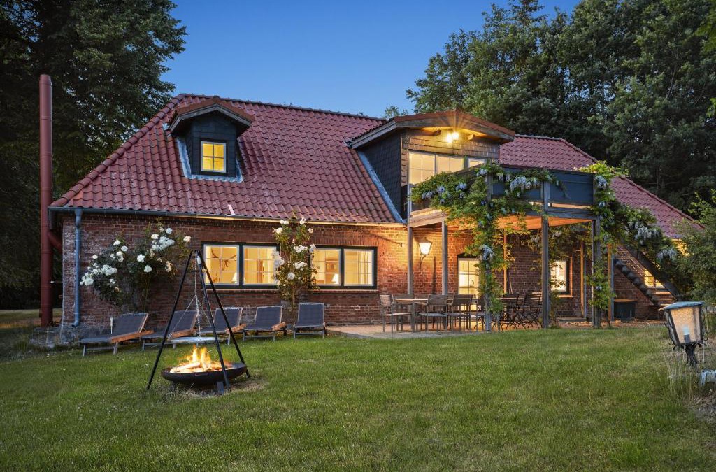 Kletkamp House | GUT KLETKAMP "Altes Backhaus" - Freistehendes Landhaus mit 7 Schlafzimmern I Kamin I Garten & Terrasse I 15 Min zur Ostsee I Parkplätze I Hundefreundlich I Bar I WLAN