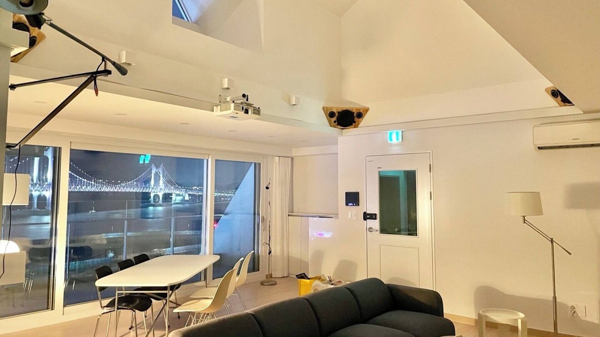 Suyeong-Gu House | Gwangalli Beachfront Duplex with a Private Terrace