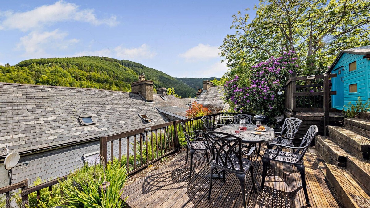 Machynlleth House | Gwel y Bryn - Three Bedroom House, Sleeps 6
