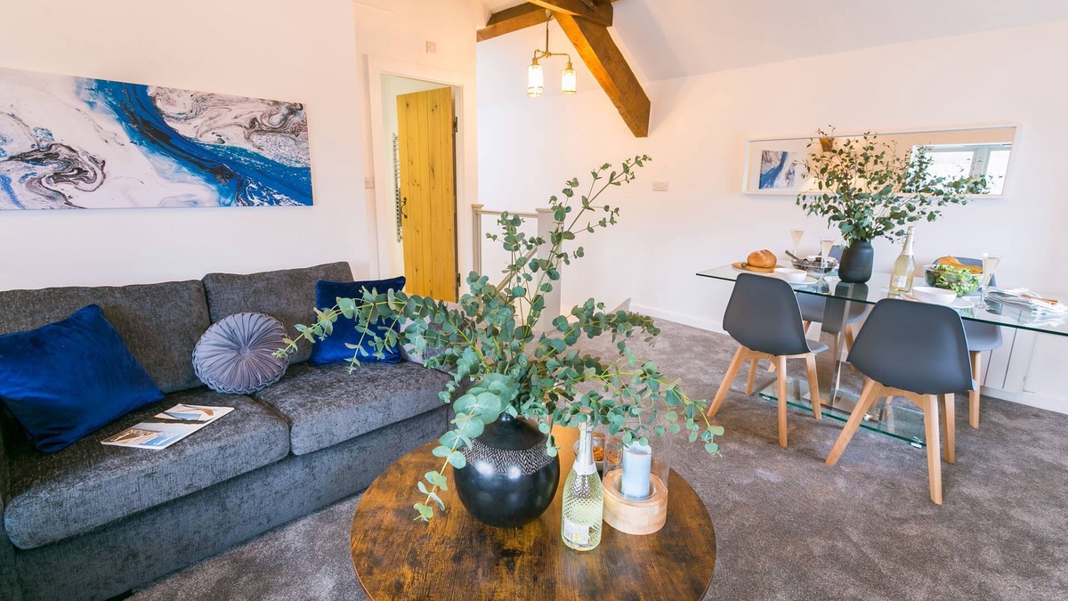 Beaumaris Cottage | Gwel y Fenai - a coastal that sleeps 4 guests in 2 bedrooms