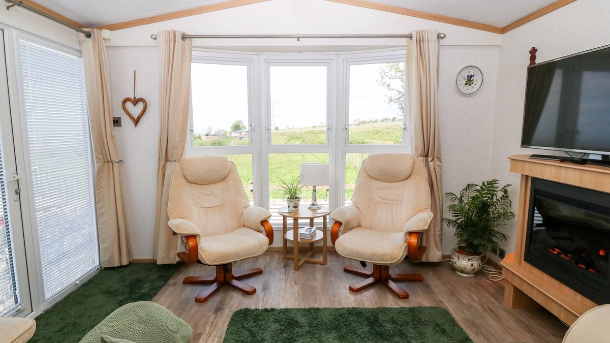 Llanllyfni Cottage | GWEL Y MÔR, family friendly, with a garden in Caernarfon