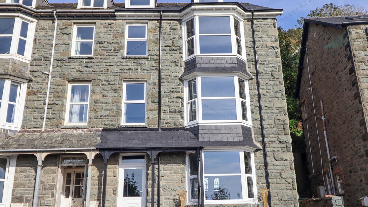 Barmouth Cottage | GWYNFA, pet friendly, country holiday cottage in Barmouth