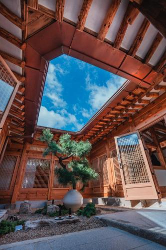 Gahoe-dong Villa | Gyedong Hanok 125