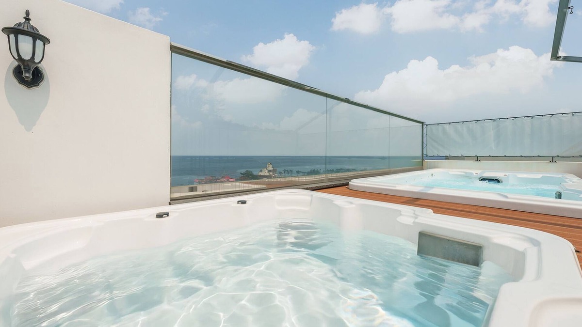 Gyeongju House | Gyeongju The Moon Aurora Pool Villa