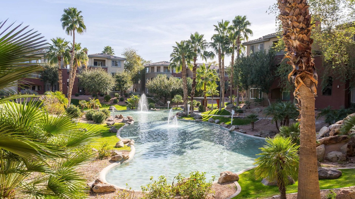 Camelback East Condo | Gym, yr round pool-spa, 2 Bd, 2 Bath, Gated, 9 AM-PM chk in-out