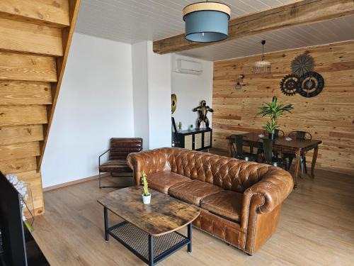 Coulanges House | Hébergement atypique refait a neuf 2 chambres