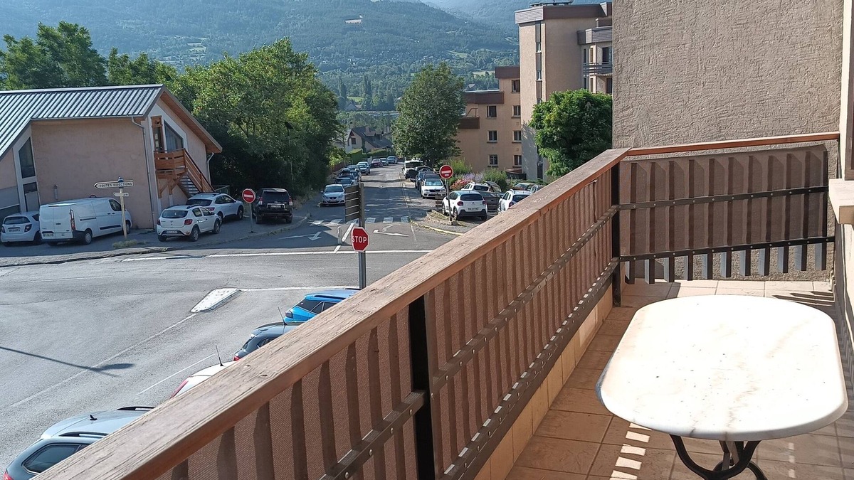 Embrun Apartment | Hébergement Proche Plan D'eau Nombreuses Activités Aquatiques