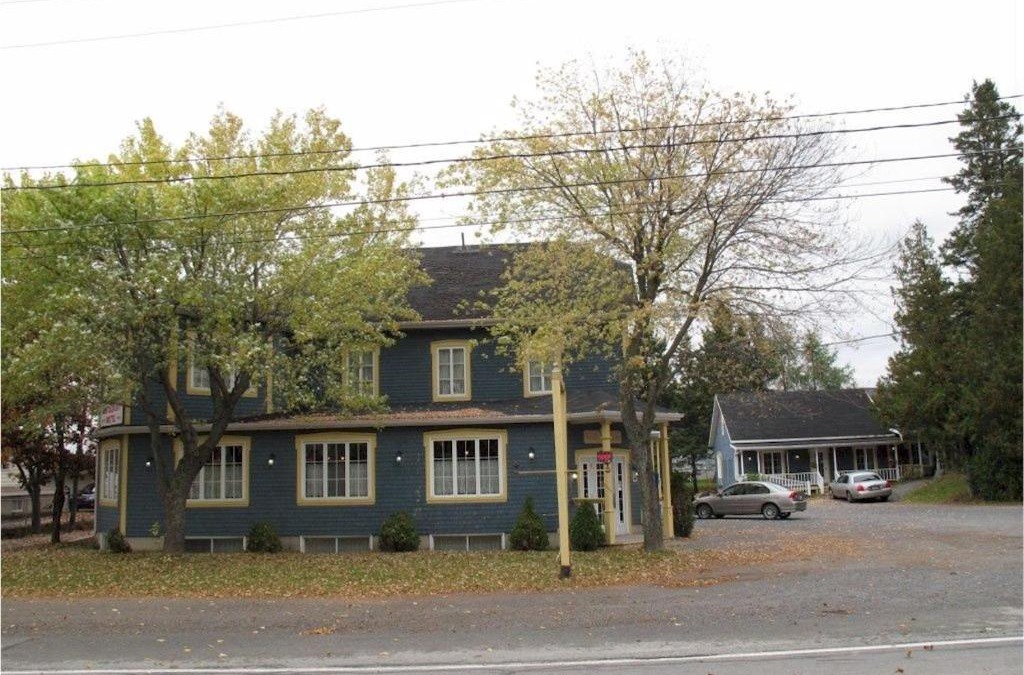 Saint-Alexandre-de-Kamouraska Hotel | hôtel Fleurs Karaïbes