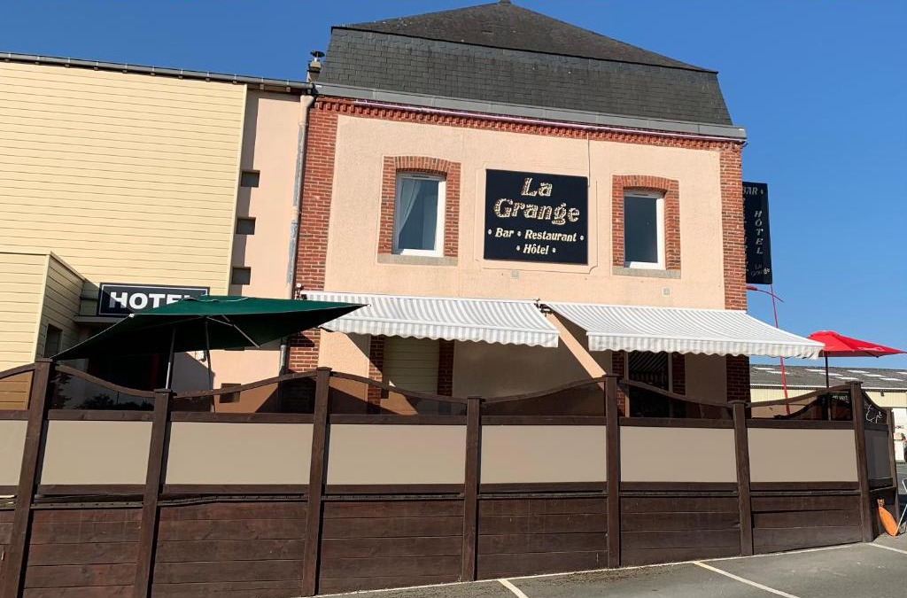 Cosse-le-Vivien Hotel | hôtel de la grange