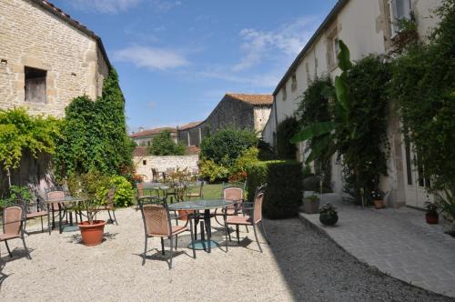 Aulnay Hotel | Hôtel du Donjon