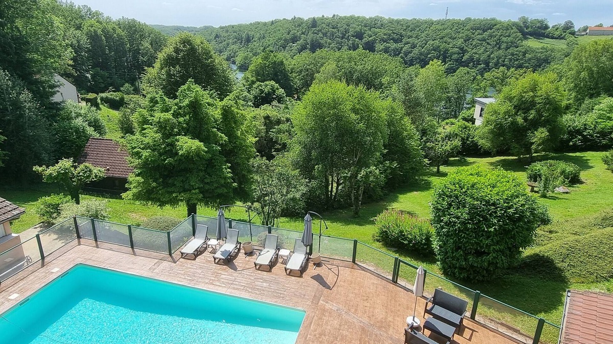 Lacapelle-Viescamp Hotel | Hôtel du Lac