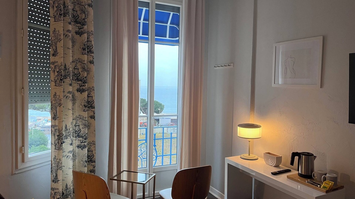 Juan-les-Pins Hotel | Hôtel Eden - La Baigneuse
