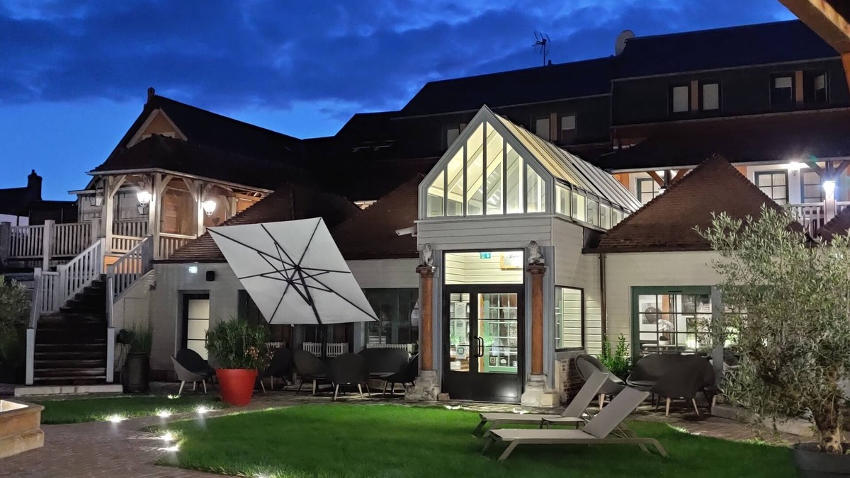Pont-l'Eveque Hotel | Hôtel et Spa Le Lion d'Or