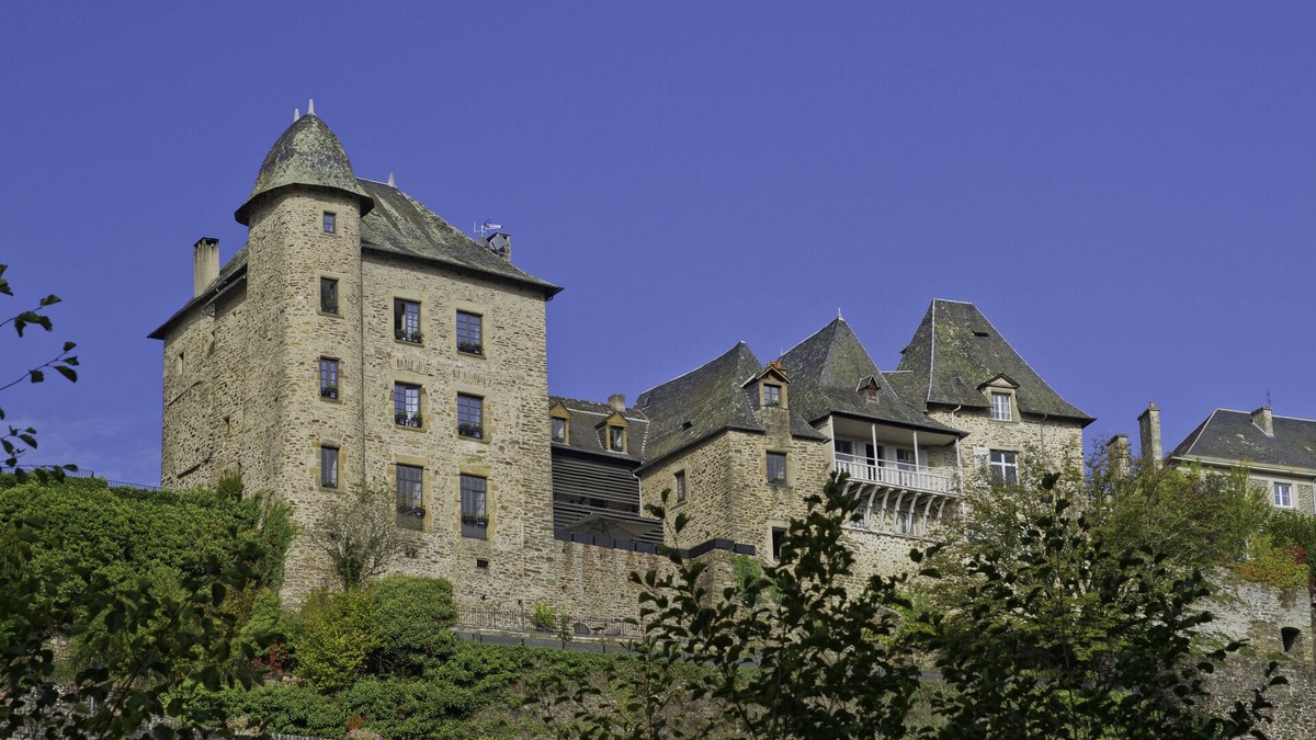 Uzerche Hotel | Hôtel Joyet de Maubec