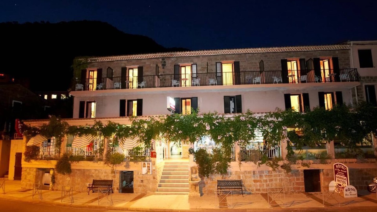 Porto House | Hôtel Le Bon Accueil à Porto - Ota en Corse du Sud, Hôtel Familial