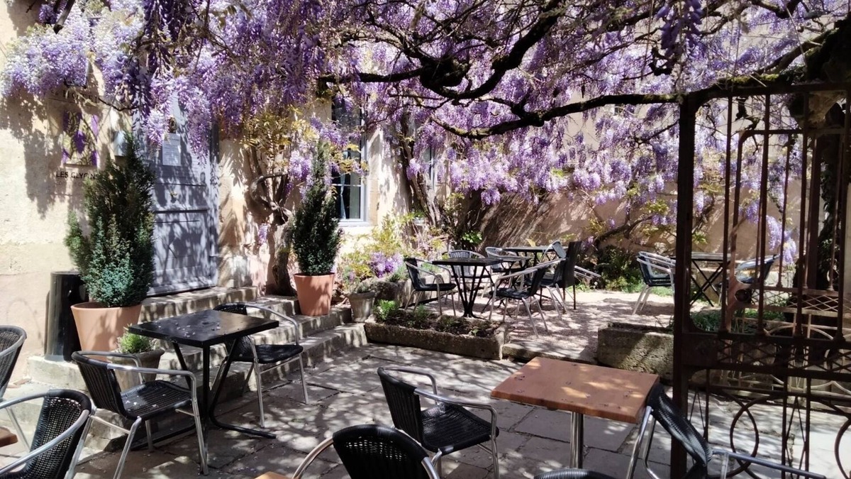 Vezelay Hotel | Hôtel Les Glycines