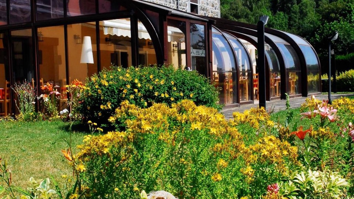 Orcines Hotel | Hôtel les Hirondelles