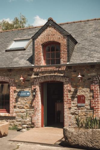 Ploufragan Hotel | Hôtel Les Voisins Beaucemaine