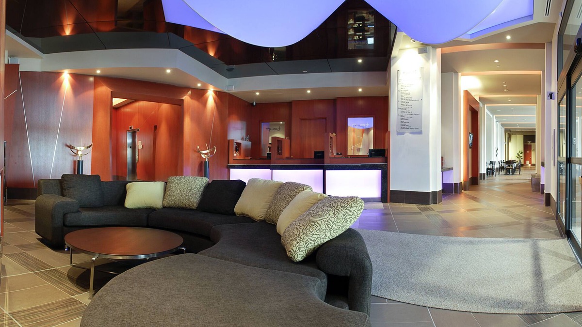 Ste. Foy Hotel | Hôtel Must – Aéroport de Québec par JARO