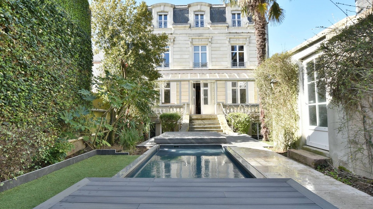 Cholet House | Hôtel particulier en hypercentre avec piscine